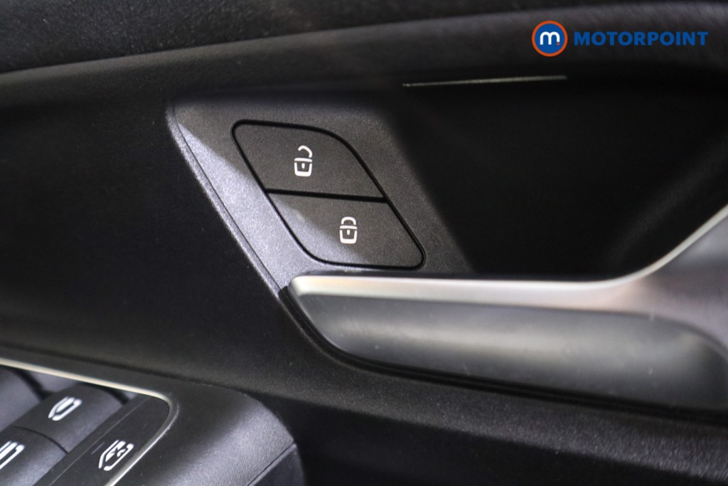 Mercedes-Benz GLB Amg Line Automatic Petrol SUV - Stock Number (1597848) - 13th supplementary image