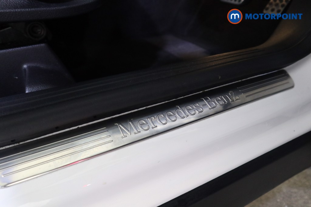 Mercedes-Benz GLB Amg Line Automatic Petrol SUV - Stock Number (1597848) - 15th supplementary image