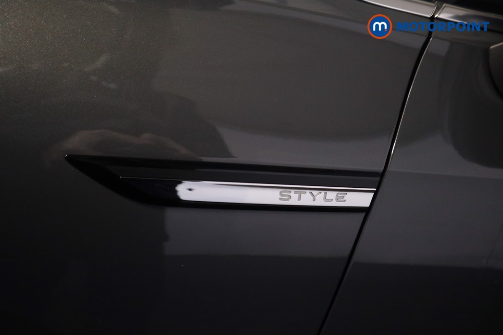 Volkswagen Golf Style Manual Petrol Hatchback - Stock Number (1571088) - 30th supplementary image