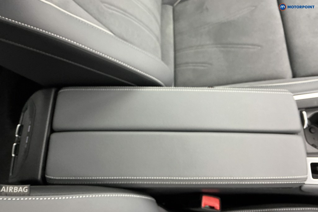 Volkswagen Passat Life Automatic Petrol Plug-In Hybrid Estate - Stock Number (1578093) - 12th supplementary image