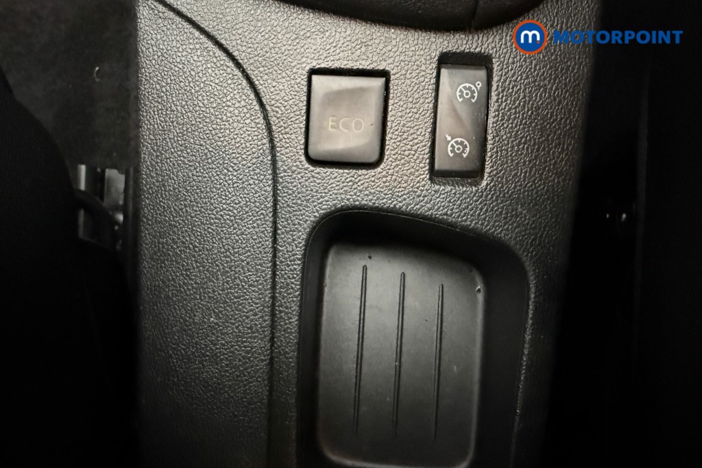 Renault Clio Iconic Manual Petrol Hatchback - Stock Number (1579117) - 20th supplementary image