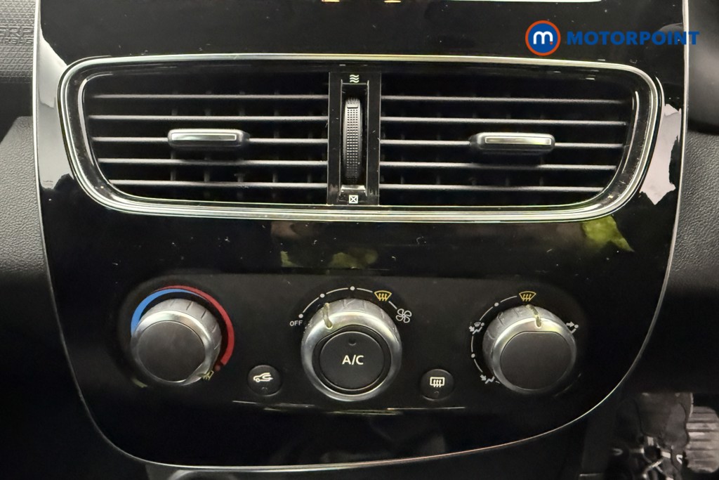 Renault Clio Iconic Manual Petrol Hatchback - Stock Number (1579117) - 24th supplementary image