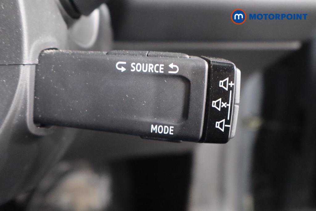 Renault Clio Iconic Manual Petrol Hatchback - Stock Number (1581026) - 11th supplementary image