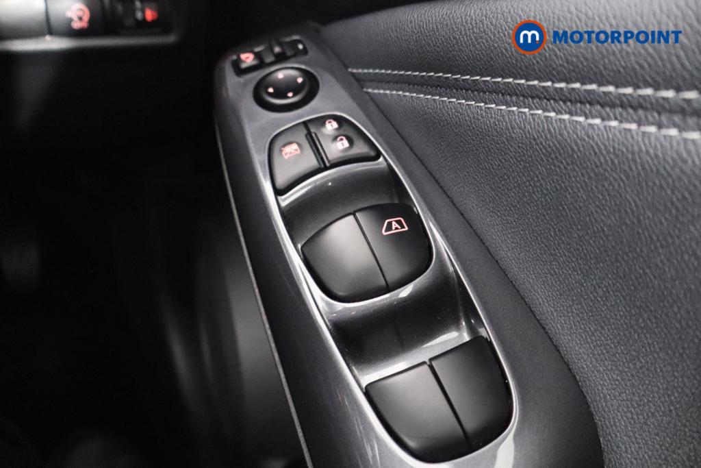 Nissan Juke N-Connecta Automatic Petrol SUV - Stock Number (1585682) - 12th supplementary image