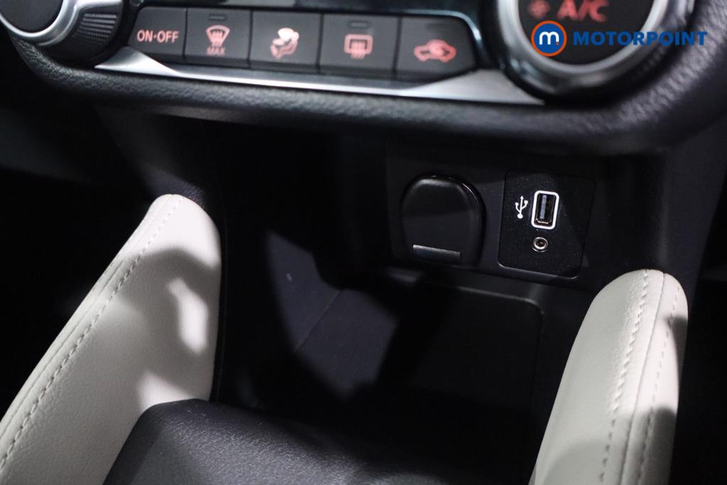 Nissan Micra Tekna Manual Petrol Hatchback - Stock Number (1588174) - 5th supplementary image