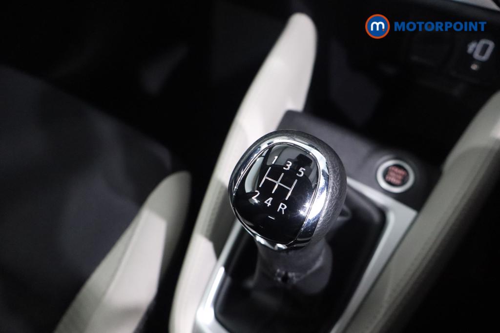Nissan Micra Tekna Manual Petrol Hatchback - Stock Number (1588174) - 7th supplementary image