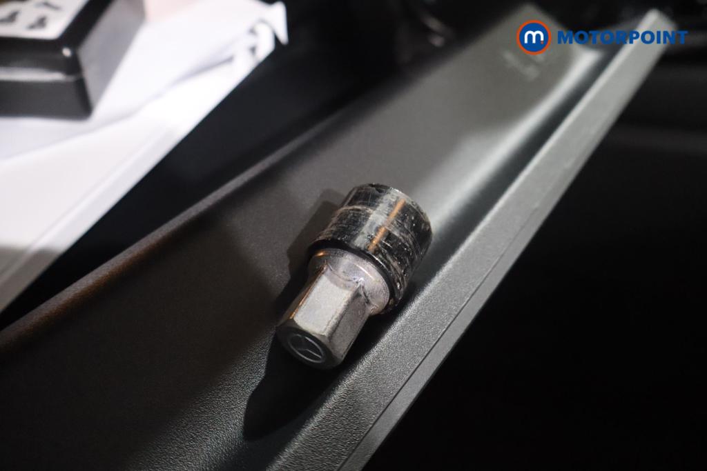 Mercedes-Benz A Class Amg Line Automatic Petrol Plug-In Hybrid Hatchback - Stock Number (1589651) - 14th supplementary image