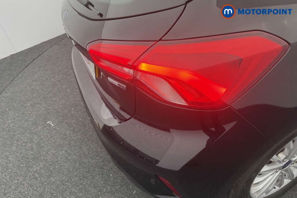 Ford Focus Titanium Edition Manual Petrol Hatchback - Stock Number (1591914) - 5th supplementary image