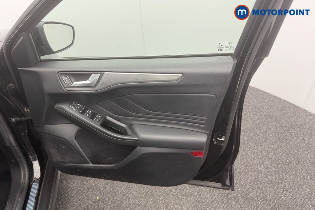 Ford Focus Titanium Edition Manual Petrol Hatchback - Stock Number (1591914) - 10th supplementary image
