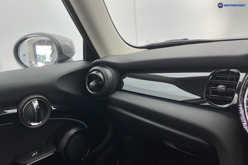 Mini Hatchback One Classic Manual Petrol Hatchback - Stock Number (1594914) - 17th supplementary image