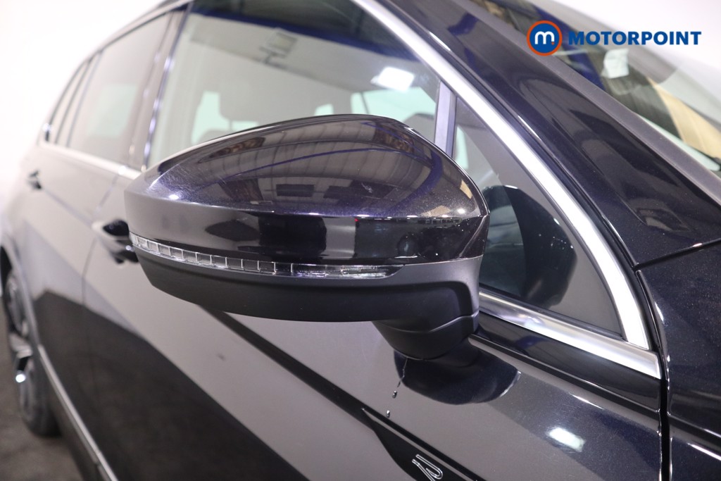 Volkswagen Tiguan R-Line Automatic Petrol SUV - Stock Number (1595188) - 32nd supplementary image
