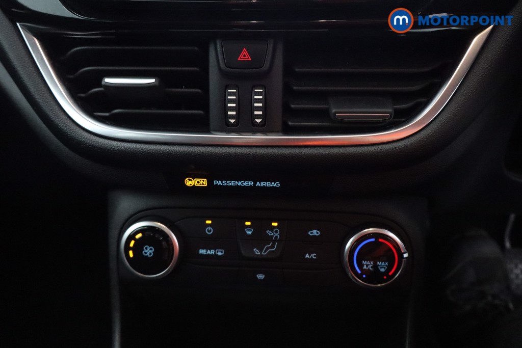 Ford Fiesta Zetec Manual Petrol Hatchback - Stock Number (1595839) - 8th supplementary image