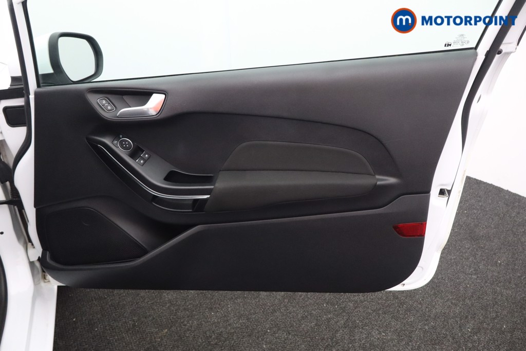 Ford Fiesta Zetec Manual Petrol Hatchback - Stock Number (1595839) - 12th supplementary image