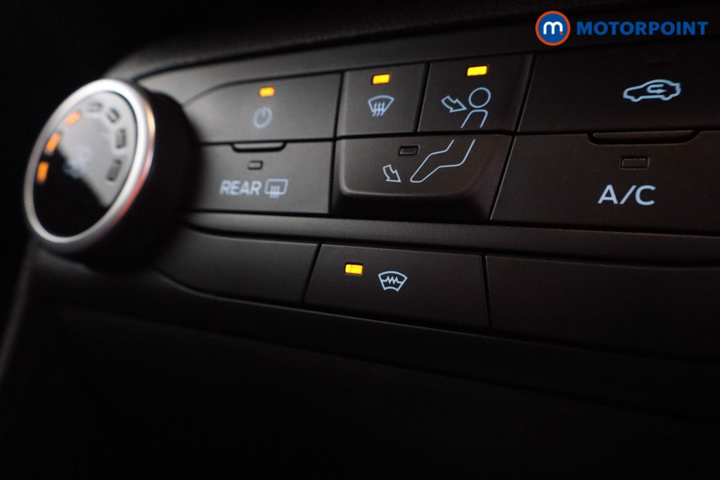 Ford Fiesta Zetec Manual Petrol Hatchback - Stock Number (1595839) - 25th supplementary image