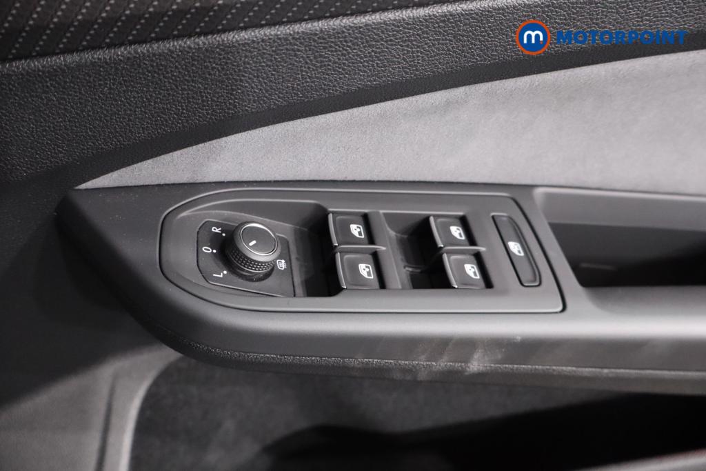 Volkswagen Golf R-Line Automatic Petrol Hatchback - Stock Number (1596339) - 9th supplementary image