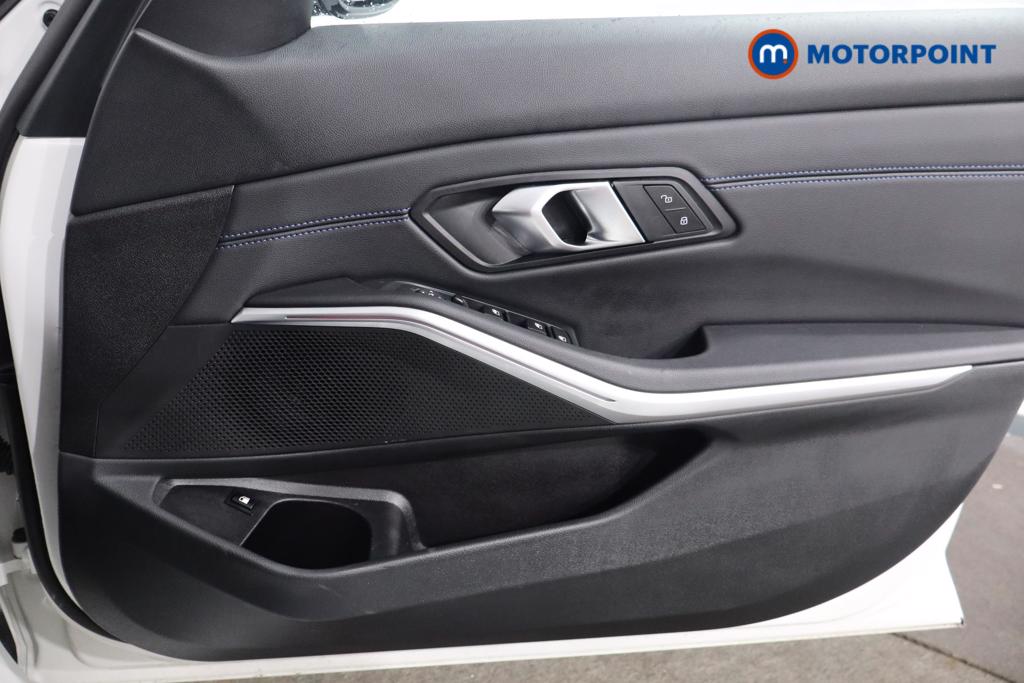 BMW 3 Series M Sport Automatic Petrol Plug-In Hybrid Saloon - Stock Number (1597021) - 9th supplementary image