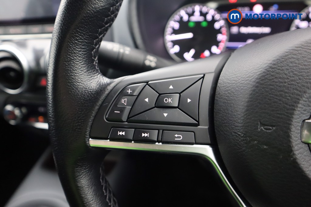 Nissan Juke N-Connecta Manual Petrol SUV - Stock Number (1598338) - 4th supplementary image