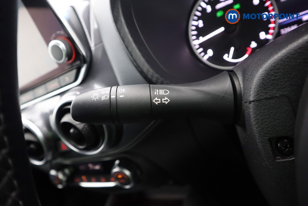 Nissan Juke N-Connecta Manual Petrol SUV - Stock Number (1598338) - 6th supplementary image