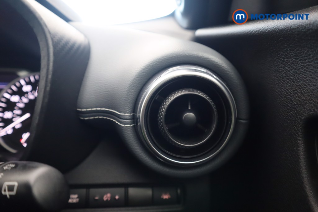 Nissan Juke N-Connecta Manual Petrol SUV - Stock Number (1598338) - 9th supplementary image