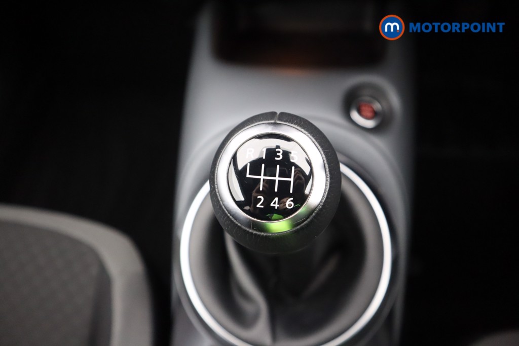 Nissan Juke N-Connecta Manual Petrol SUV - Stock Number (1598338) - 16th supplementary image