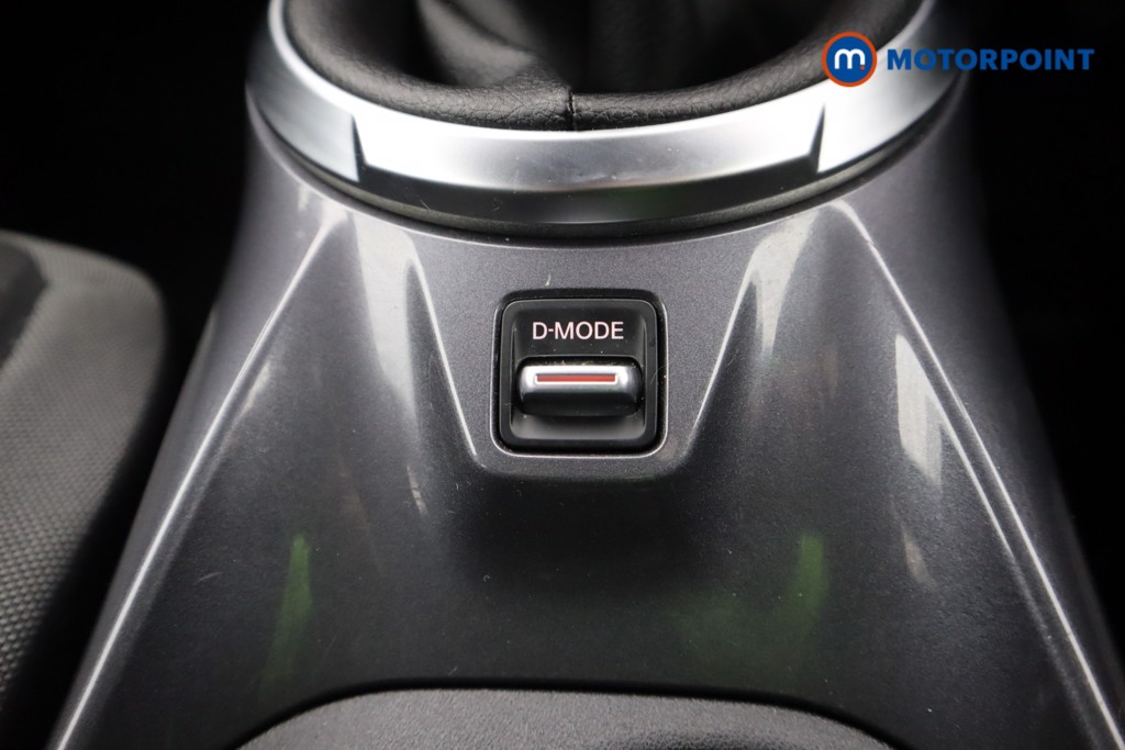 Nissan Juke N-Connecta Manual Petrol SUV - Stock Number (1598338) - 17th supplementary image