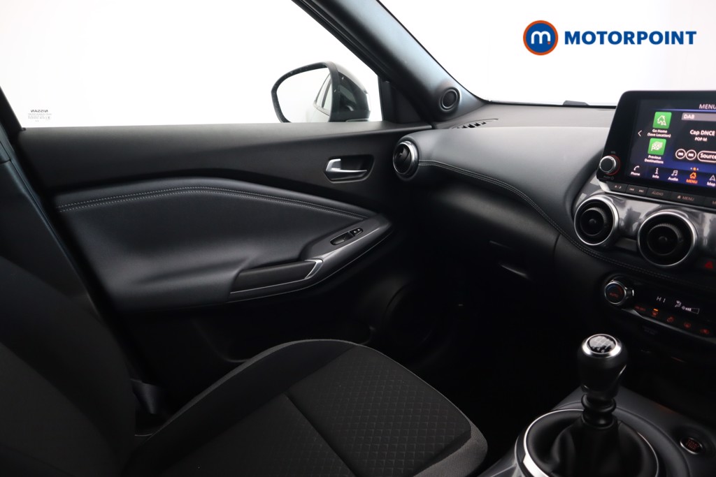 Nissan Juke N-Connecta Manual Petrol SUV - Stock Number (1598338) - 20th supplementary image