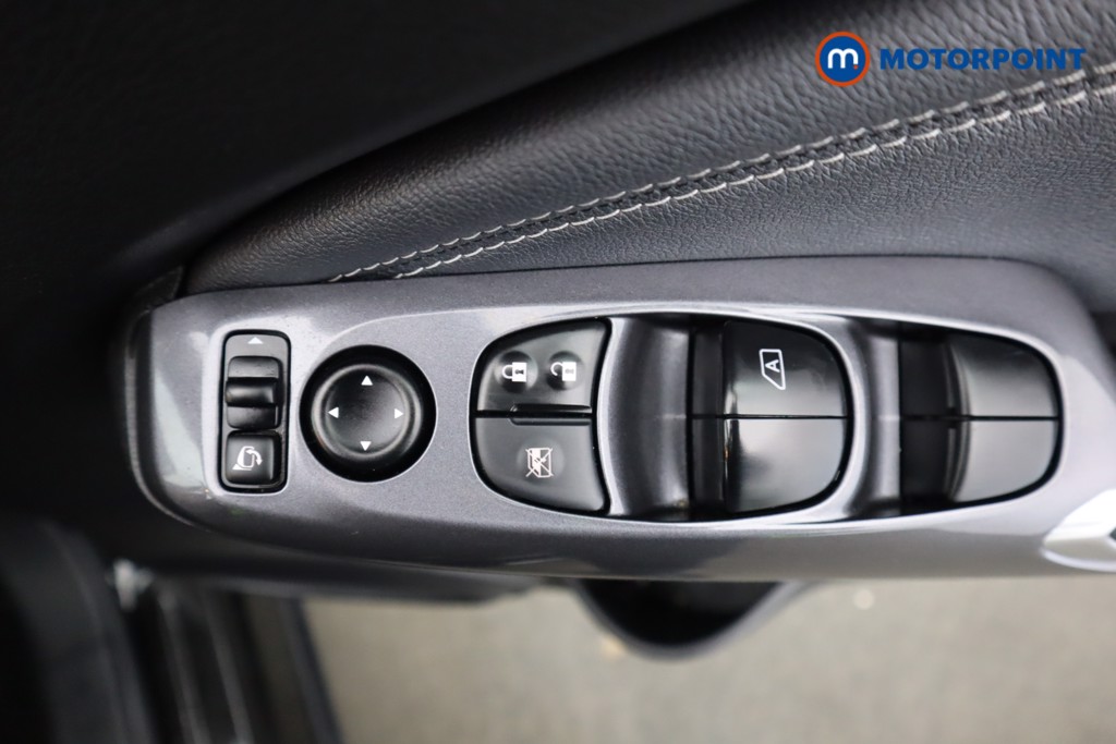 Nissan Juke N-Connecta Manual Petrol SUV - Stock Number (1598338) - 21st supplementary image