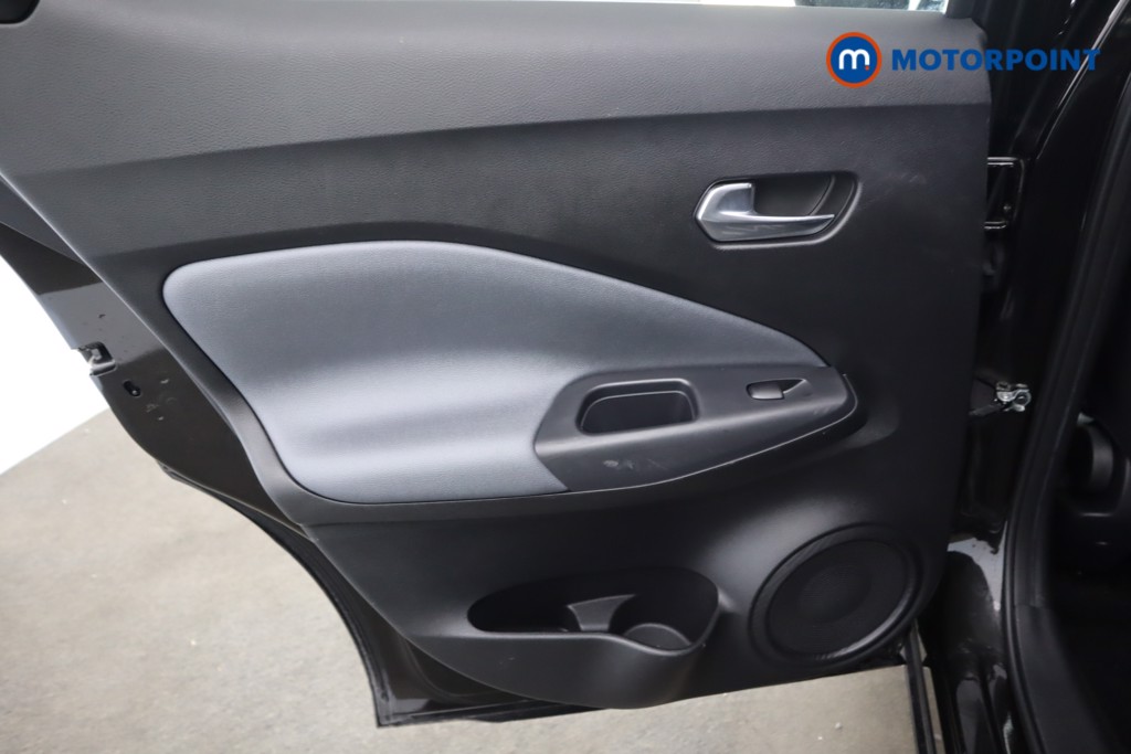 Nissan Juke N-Connecta Manual Petrol SUV - Stock Number (1598338) - 32nd supplementary image