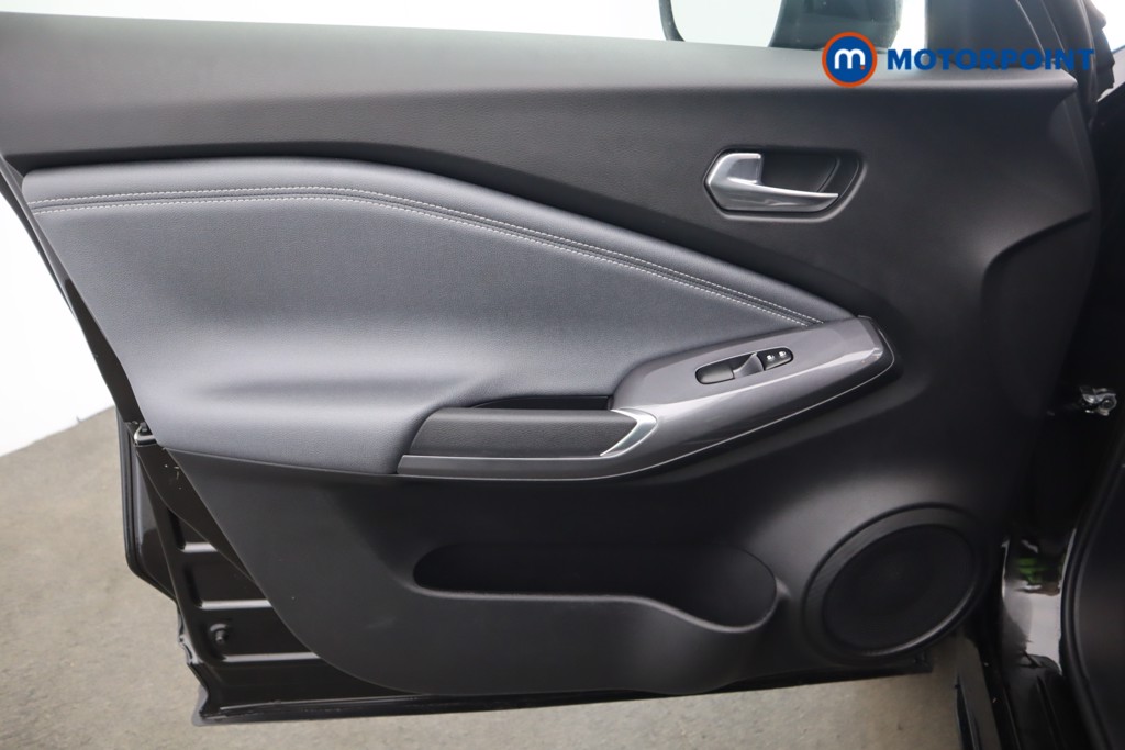 Nissan Juke N-Connecta Manual Petrol SUV - Stock Number (1598338) - 34th supplementary image