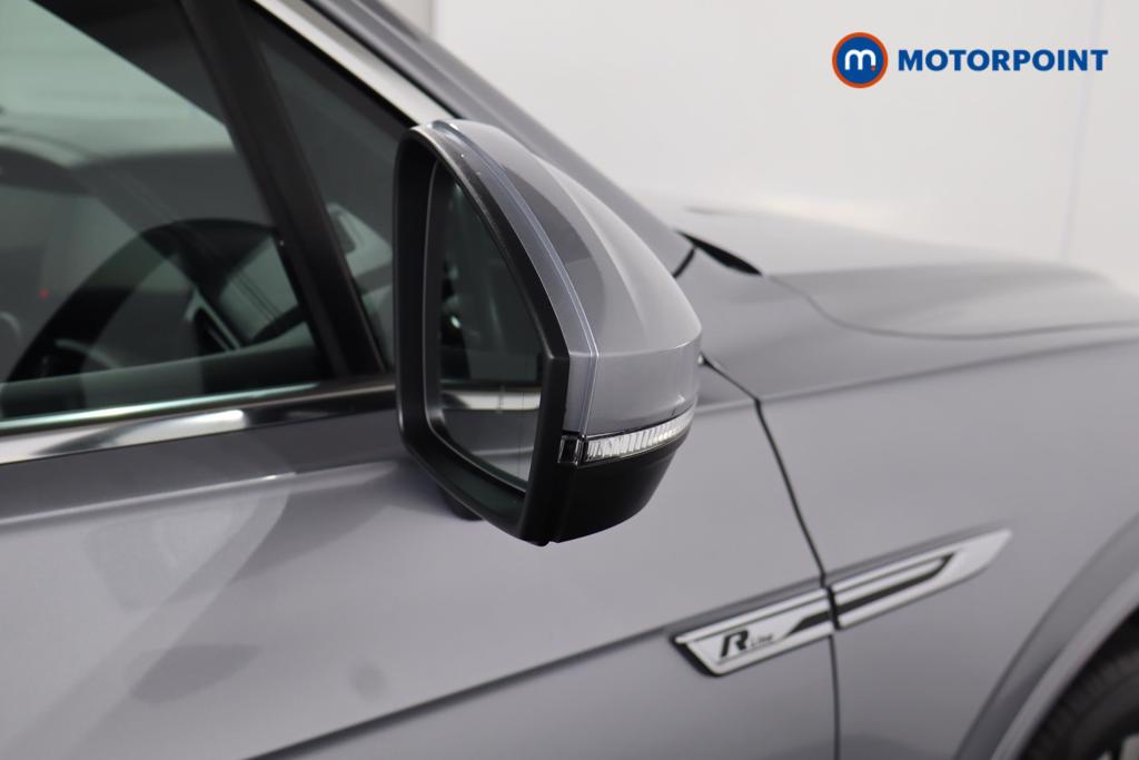 Volkswagen Touareg R-Line Tech Automatic Petrol SUV - Stock Number (1598939) - 15th supplementary image