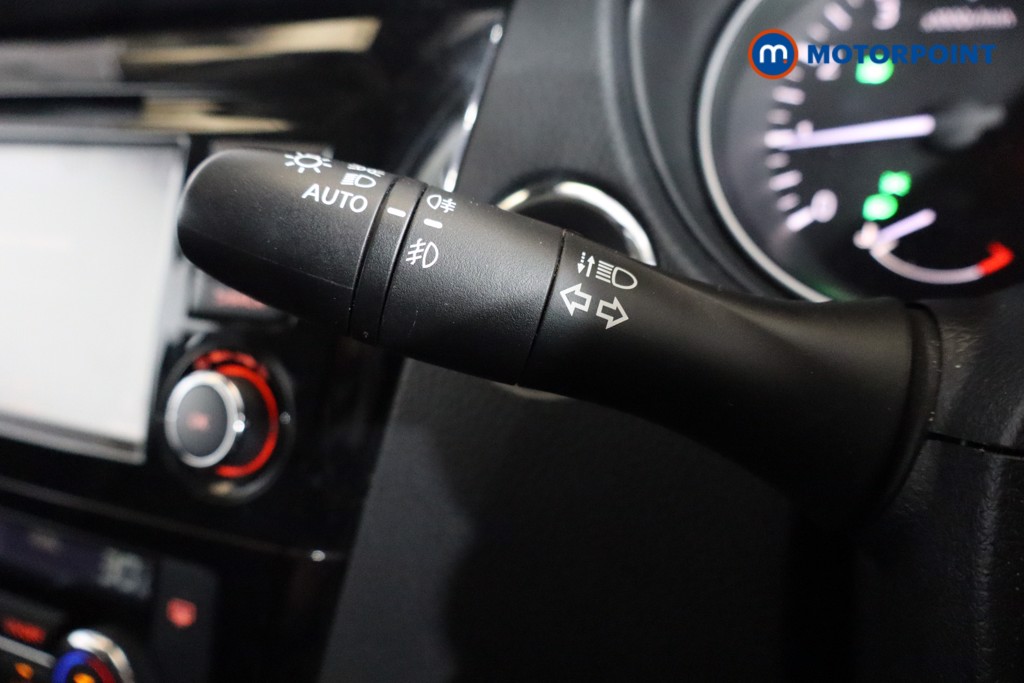 Nissan Qashqai N-Motion Manual Petrol SUV - Stock Number (1593811) - 4th supplementary image