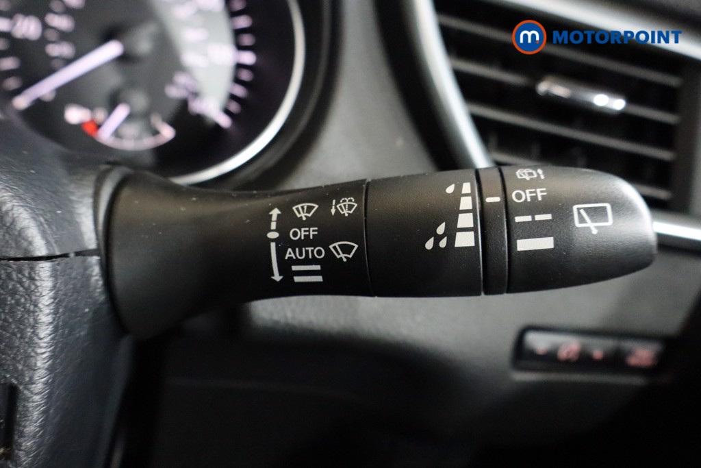 Nissan Qashqai N-Motion Manual Petrol SUV - Stock Number (1593811) - 5th supplementary image