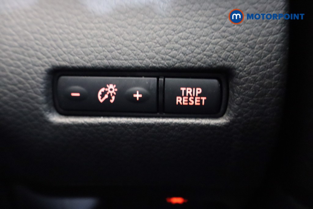 Nissan Qashqai N-Motion Manual Petrol SUV - Stock Number (1593811) - 6th supplementary image