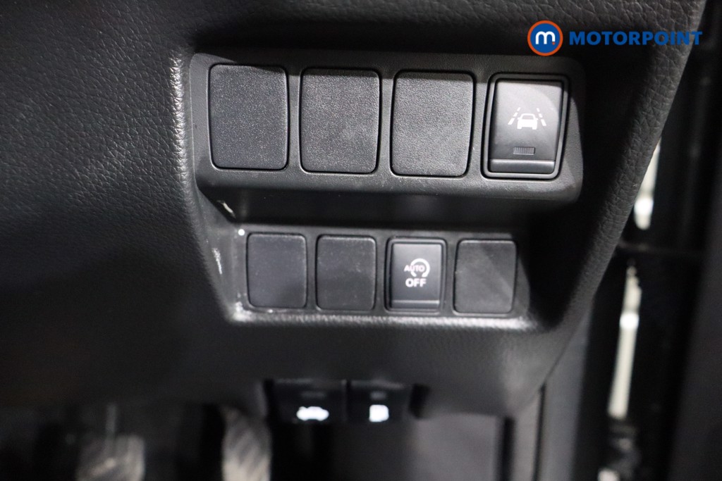 Nissan Qashqai N-Motion Manual Petrol SUV - Stock Number (1593811) - 7th supplementary image