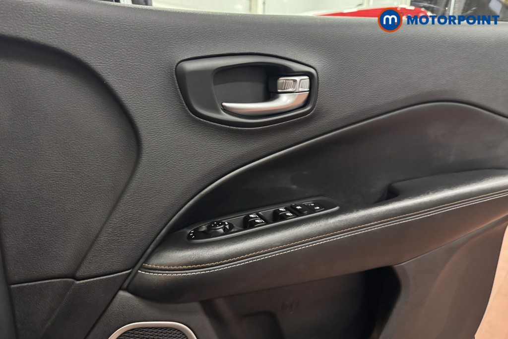 Jeep Compass Longitude Manual Petrol SUV - Stock Number (1530710) - 11th supplementary image