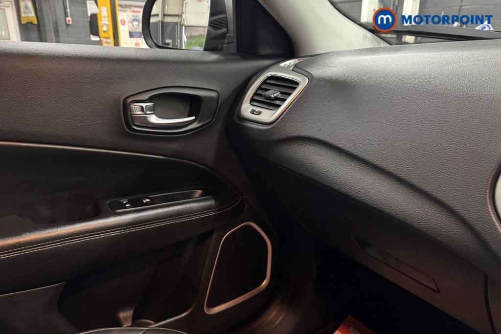 Jeep Compass Longitude Manual Petrol SUV - Stock Number (1530710) - 13th supplementary image