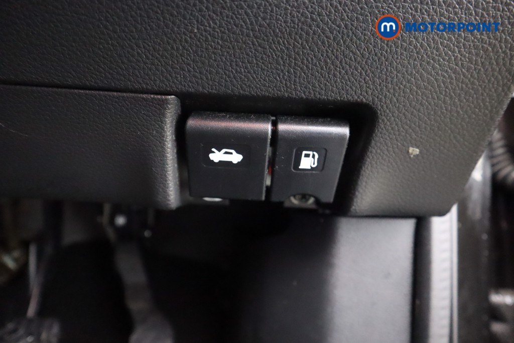 Nissan Qashqai Tekna Manual Petrol SUV - Stock Number (1593250) - 9th supplementary image