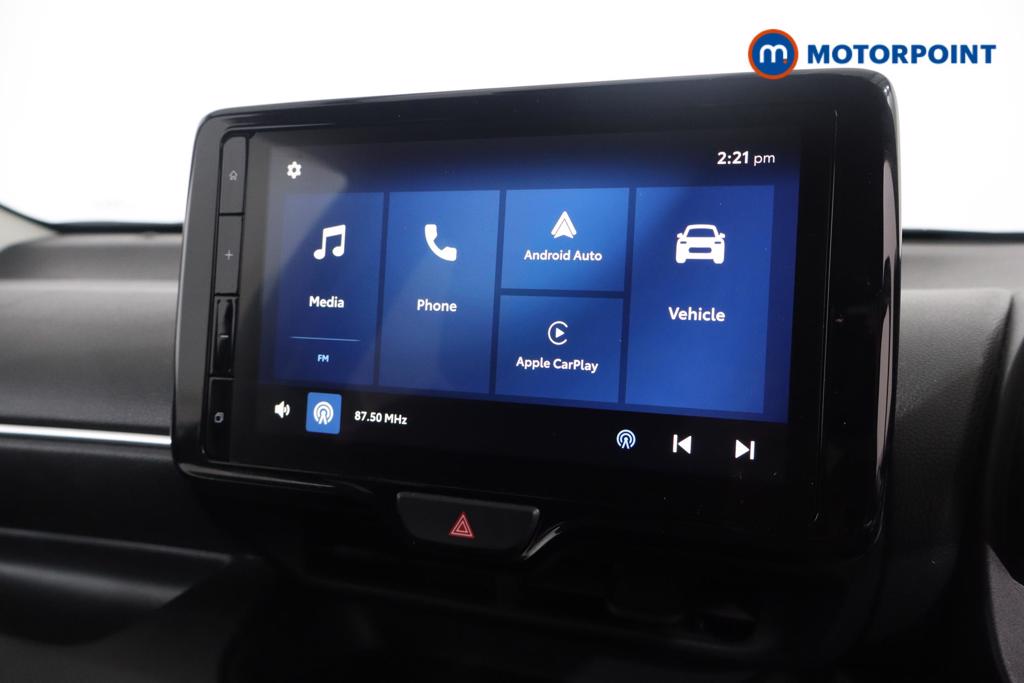 Toyota Yaris Design Automatic Petrol-Electric Hybrid Hatchback - Stock Number (1580669) - 2nd supplementary image