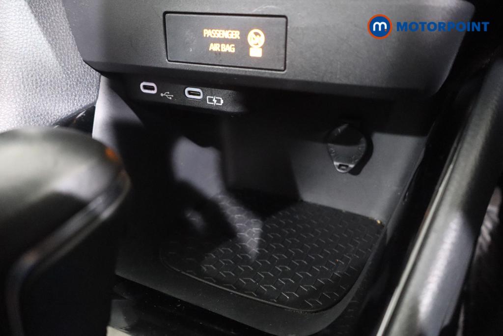 Toyota Yaris Design Automatic Petrol-Electric Hybrid Hatchback - Stock Number (1580669) - 4th supplementary image