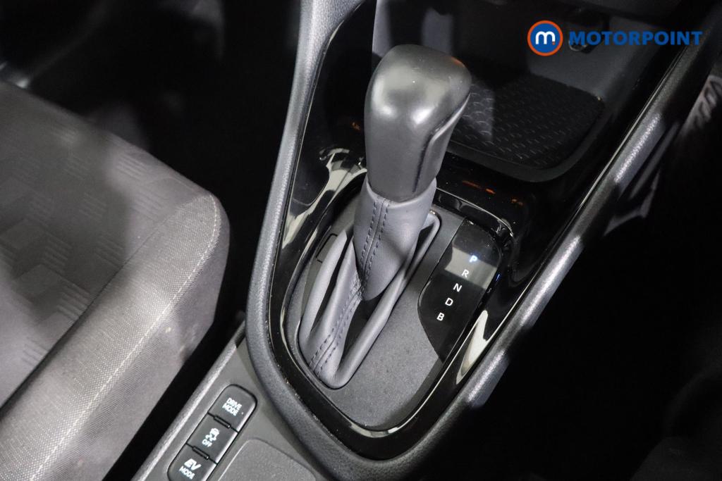 Toyota Yaris Design Automatic Petrol-Electric Hybrid Hatchback - Stock Number (1580669) - 5th supplementary image