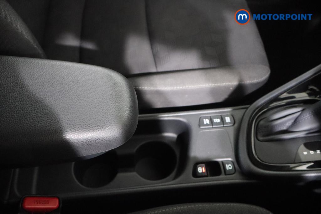 Toyota Yaris Design Automatic Petrol-Electric Hybrid Hatchback - Stock Number (1580669) - 6th supplementary image