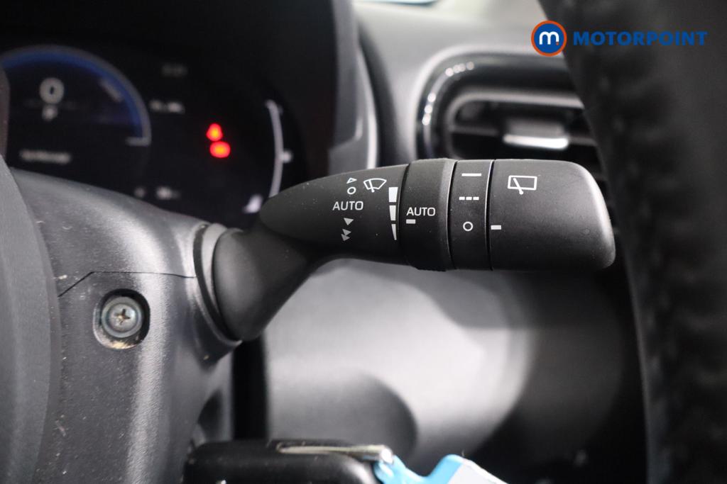 Toyota Yaris Design Automatic Petrol-Electric Hybrid Hatchback - Stock Number (1580669) - 11th supplementary image