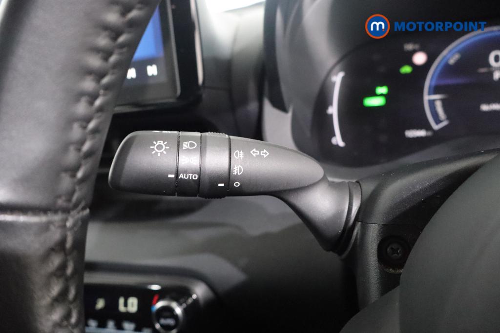 Toyota Yaris Design Automatic Petrol-Electric Hybrid Hatchback - Stock Number (1580669) - 12th supplementary image