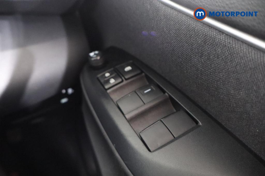 Toyota Yaris Design Automatic Petrol-Electric Hybrid Hatchback - Stock Number (1580669) - 13th supplementary image