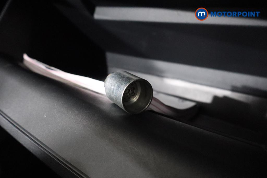 Toyota Yaris Design Automatic Petrol-Electric Hybrid Hatchback - Stock Number (1580669) - 14th supplementary image