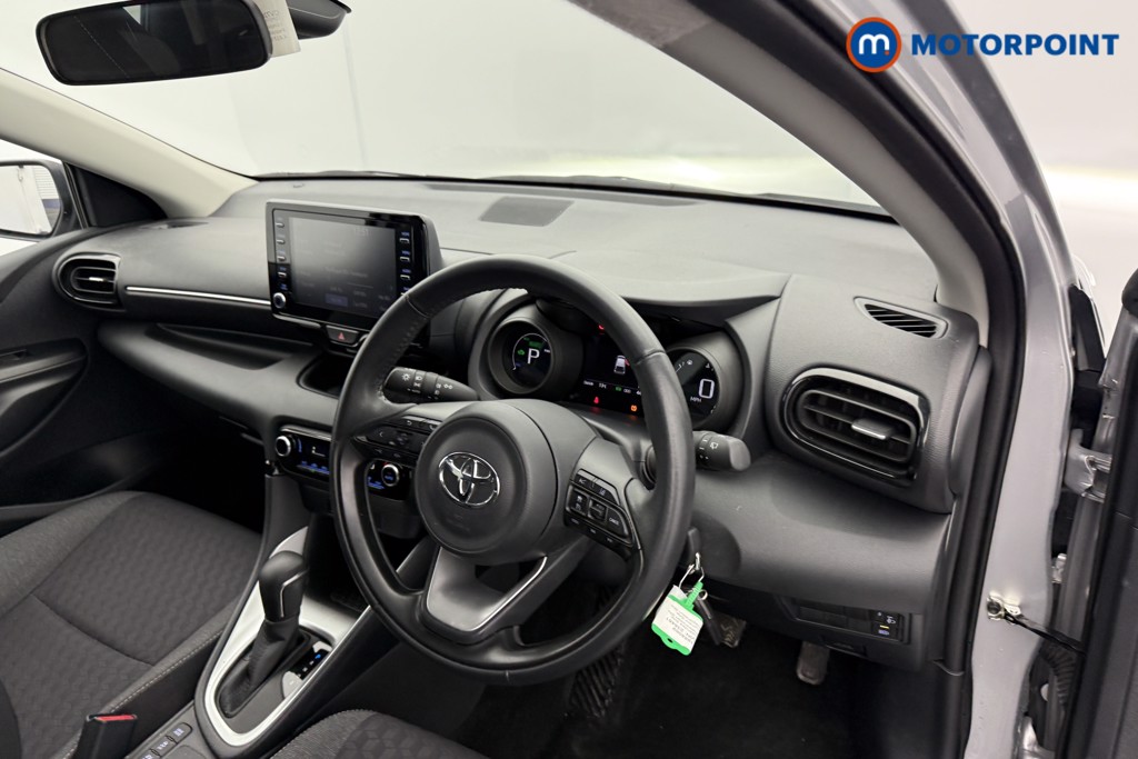 Toyota Yaris Design Automatic Petrol-Electric Hybrid Hatchback - Stock Number (1588069) - 3rd supplementary image