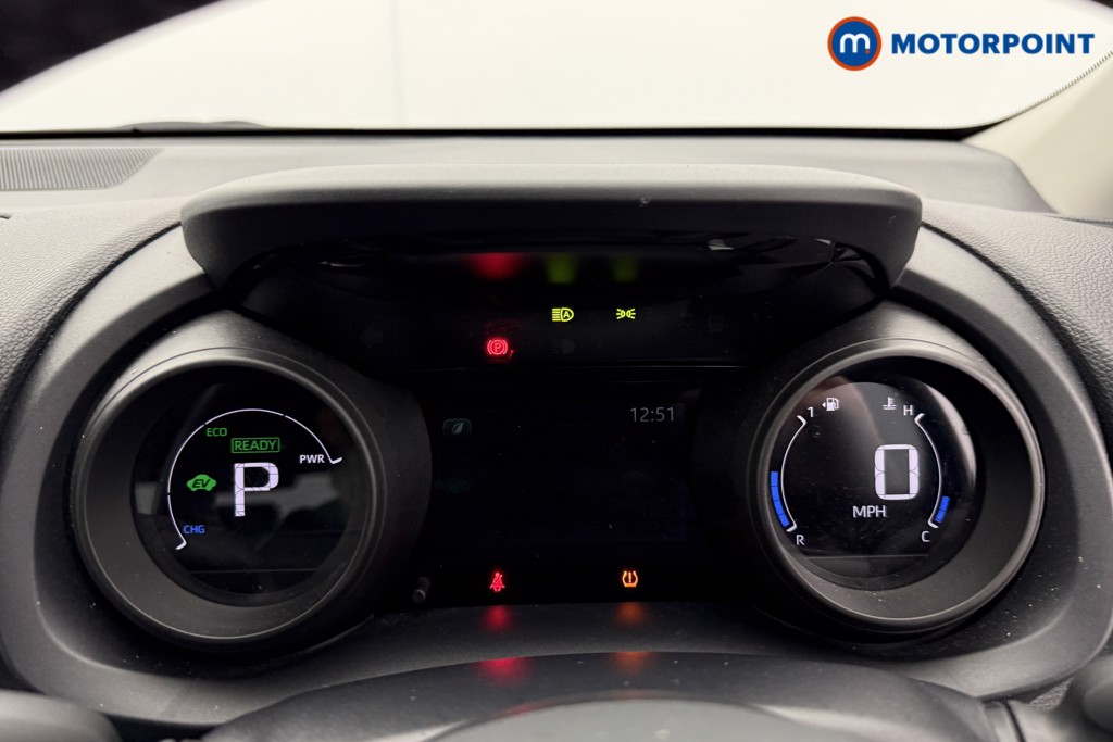 Toyota Yaris Design Automatic Petrol-Electric Hybrid Hatchback - Stock Number (1588069) - 4th supplementary image