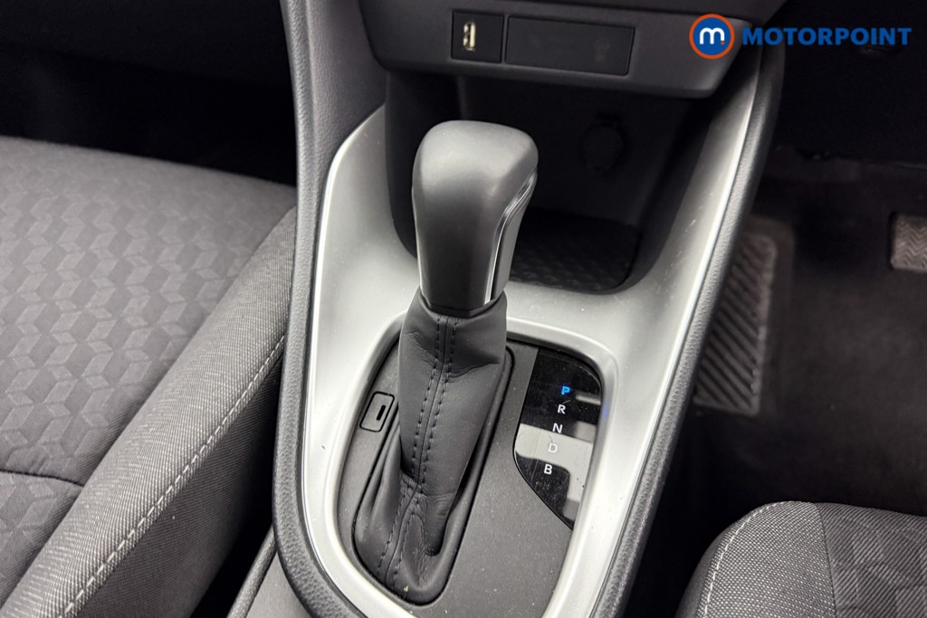 Toyota Yaris Design Automatic Petrol-Electric Hybrid Hatchback - Stock Number (1588069) - 12th supplementary image