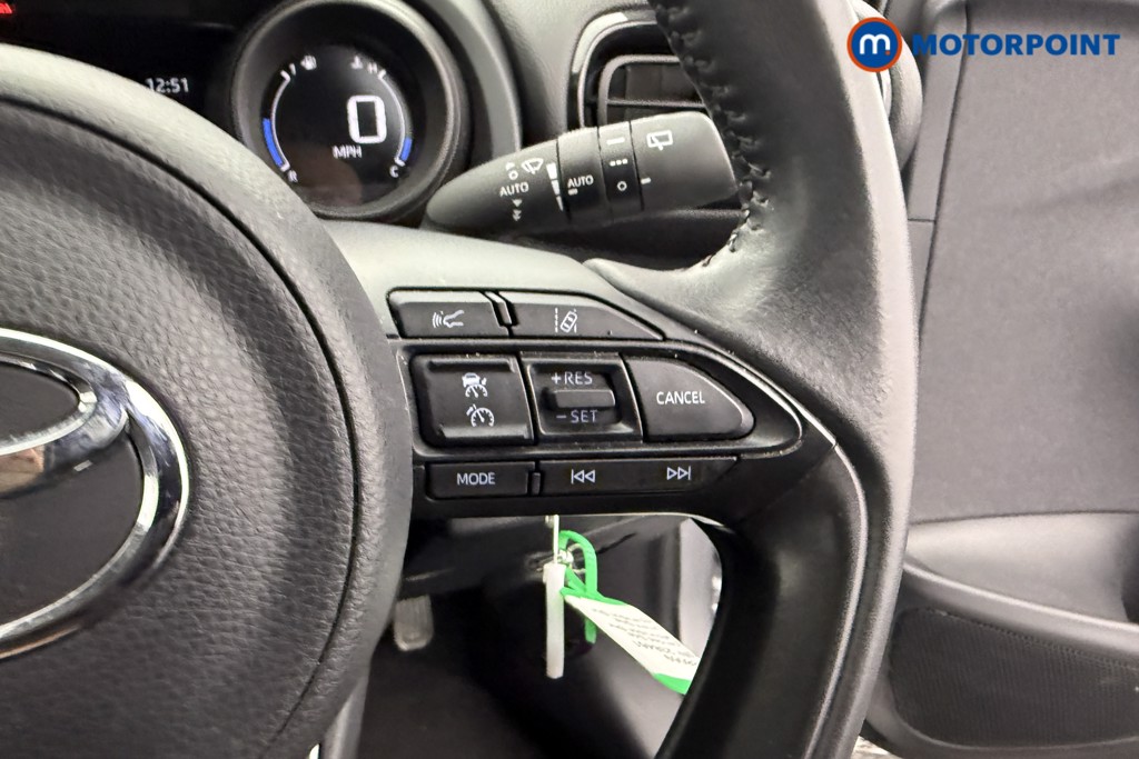 Toyota Yaris Design Automatic Petrol-Electric Hybrid Hatchback - Stock Number (1588069) - 14th supplementary image