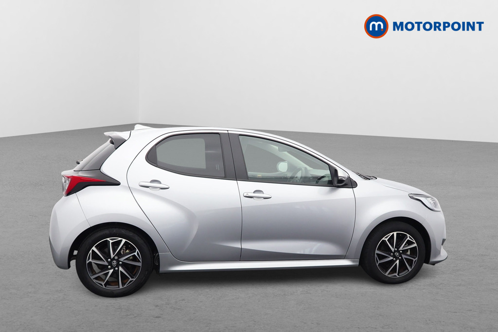 Toyota Yaris Design Automatic Petrol-Electric Hybrid Hatchback - Stock Number (1588069) - Drivers side front corner